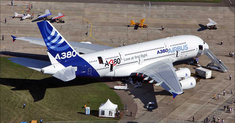 Аэробус А380 голубой