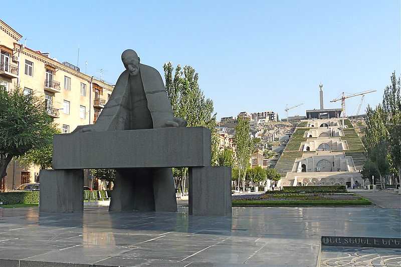 Памятник Таманяну