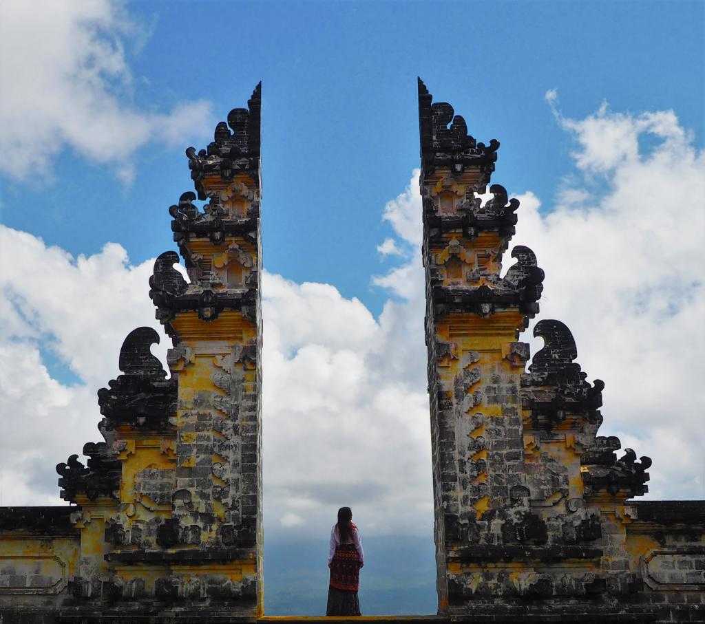 Храм Лемпуянг Бали