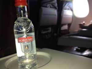 Можно ли провозить алкоголь в багаже самолета: правила и нормы, предполетный досмотр и наказание за нарушение устава авиакомпании
