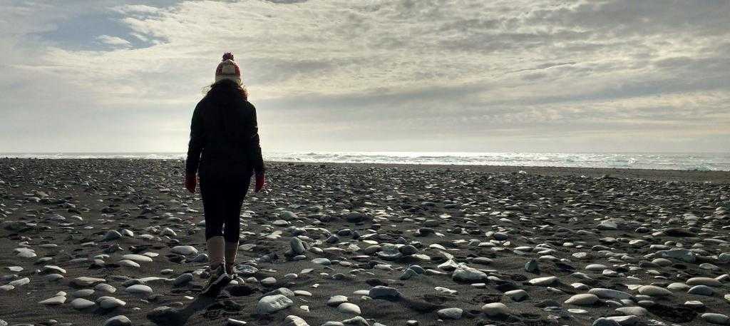 пляж черных песков исландия