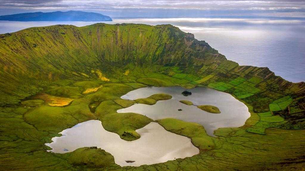 Озера в кратере вулкана