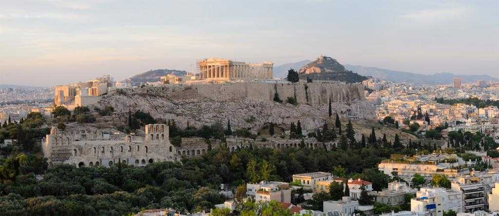 Знаменитый холм Акрополь.