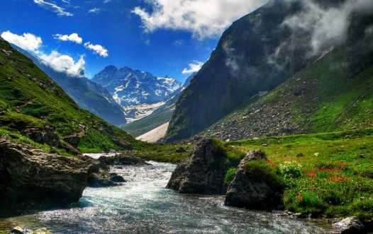 Пейзаж в предгорьях Гималаев