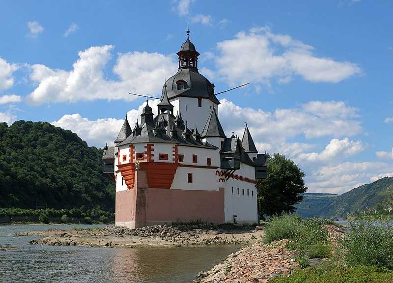 замок на острове Пфальц