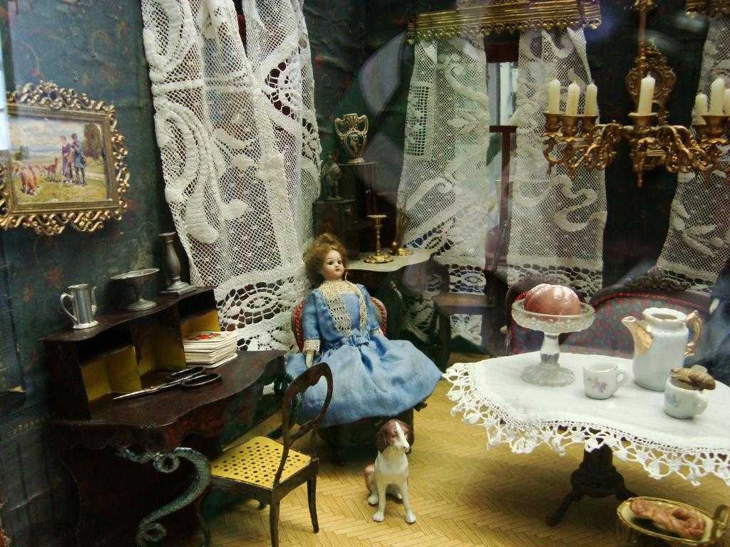 Куклы в Музее Игрушек