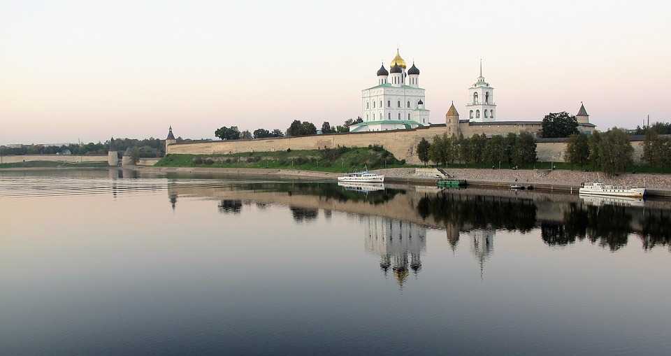 Псковский Кремль и река Великая