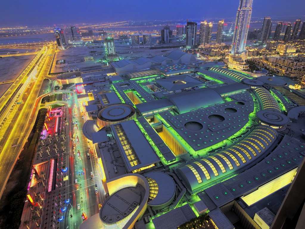 Огромный торговый центр в Дубае.