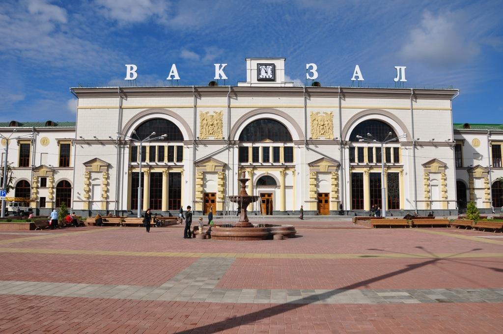 Площадь перед вокзалом Витебска