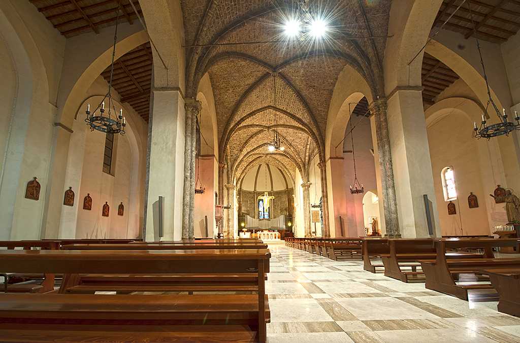 церковь святого Франциска внутри