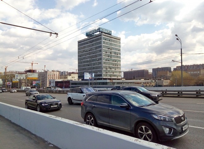 Завод имени Лихачева у моста